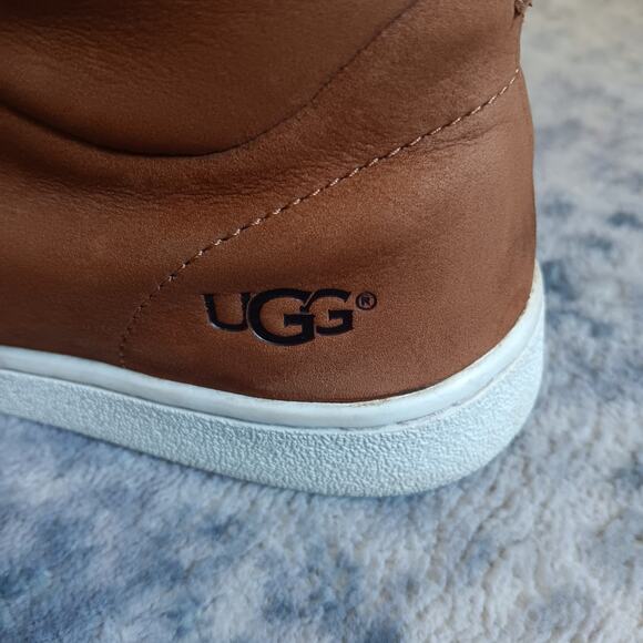 UGG Tan Ankle Boots with Cream Lining - Picture 4 of 10